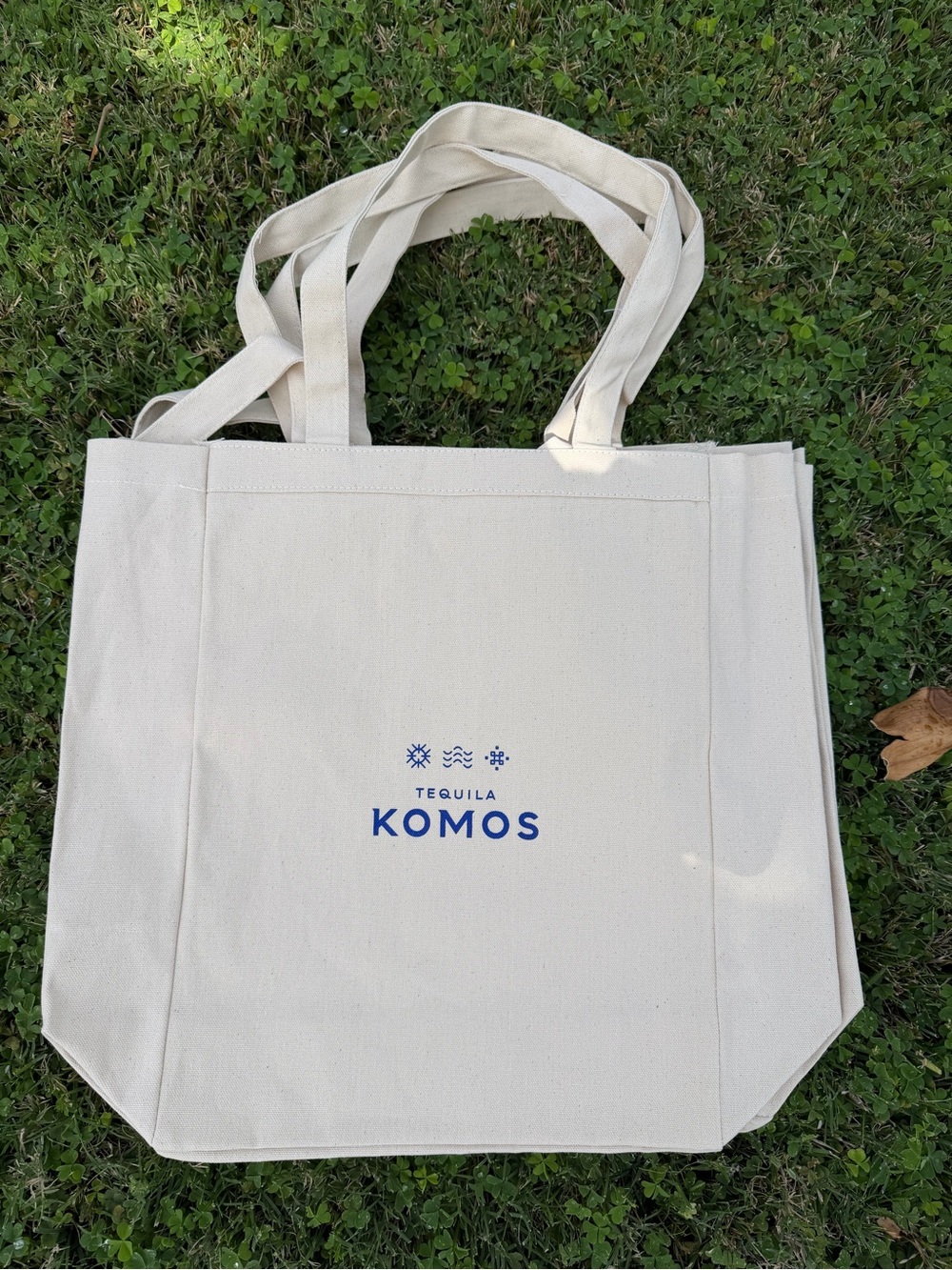 5 Canvas Tote Bags and 25 Canvas Wine Bags in Natural with Blue Logo